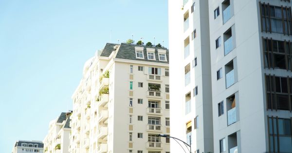 כמה עולה מעבר דירה במרכז ב-2025: מחירים לפי שירות, טעויות יקרות וטיפים למיקוח